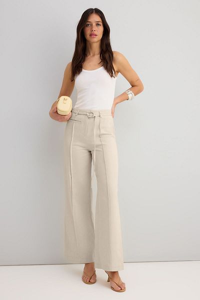 Trendyol Collection Λευκό βαμβακερό γκαμπαρντίνα με ζώνη παντελόνι με φαρδύ πόδι/φαρδύ πόδι TWOSS25PL00115