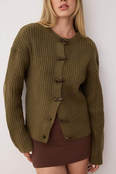 Trendyol Collection Kardigan z dzianiny w kolorze khaki z miękkimi guzikami i szczegółami TWOAW26HI00093