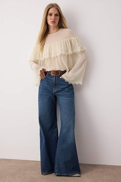 Trendyol Collection Ecru Chiffon Lace Detailed Crew Neck Woven Blouse Twoaw26Bz00055