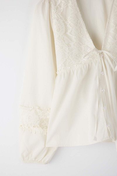 Trendyol Collection Ecru Lace Laced V-Neck Woven Blouse Twoaw26Bz00053