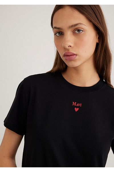 Mavi Schwarzes T-Shirt mit Logo-Print, reguläre Passform / normaler Schnitt 1601185-900