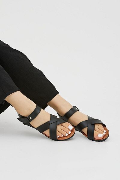 Moda Devrin Black Cross Adjustable Velcro Sandals