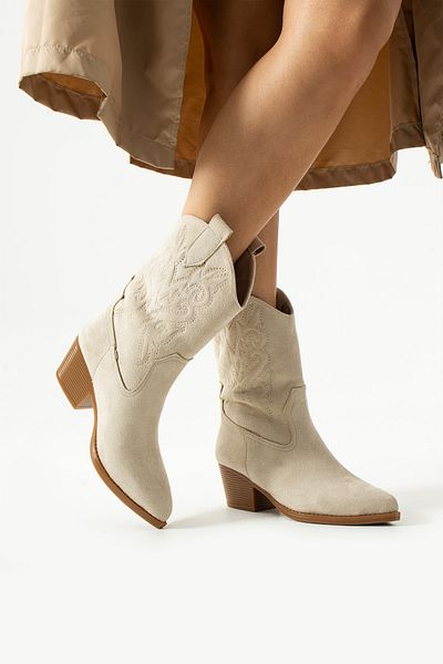 Moda Devrin Beige Suede Western Short Cowboy Boots