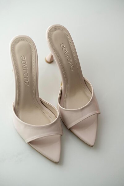 sovrana Pointed Slippers Beige Patent Leather