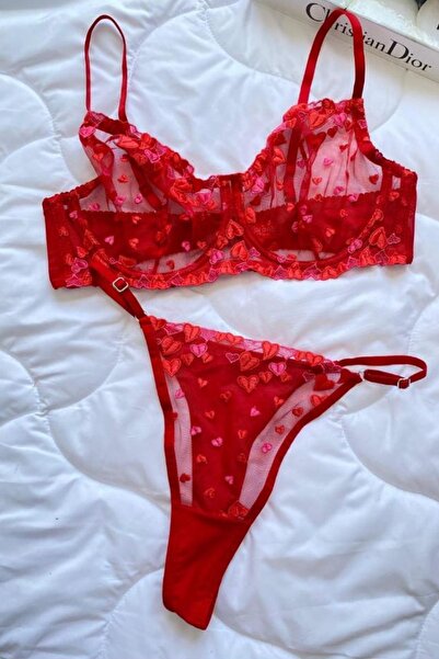 Moldina Nagy méretű piros szív hímzésű melltartó szett újévi Valentin-napra