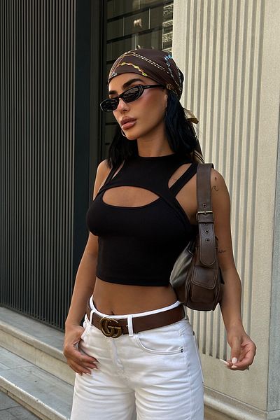 World Fashion Trends 2523 Crop negru fără mâneci cu detaliu fereastră