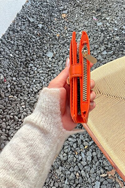 Yuka Atelier Πορτοφόλι Ruby μεσαίου μεγέθους από συνθετικό δέρμα με καπιτονέ λεπτομέρεια