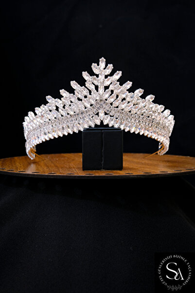 SimgeAksesuar Κομψό και εκλεκτό στέμμα νύφης και αξεσουάρ μαλλιών με κρυστάλλινες πέτρες
