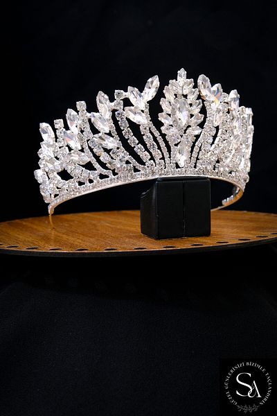 SimgeAksesuar Crystal Stone Fashionable and Elegant Bridal Tiara