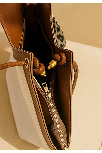 Nova Lyneza V Cut Leopard Scarf Detailed Shoulder Bag