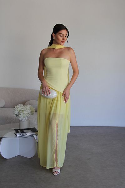 Julidress Rochie premium cu șal galben, cu cravată la spate, din șifon pliat, garnită cu Atlas