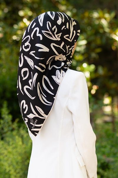 Vissona 100% Twill Silk Big Flower Pattern Μαύρο - Κρεμ χρώμα 90x90 Σχήμα ραπτικής κασκόλ: Ράψιμο στο χέρι