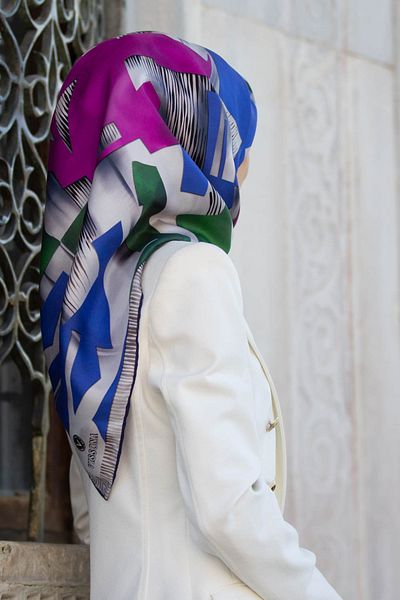 Vissona 100% Twill Silk Geometric Pattern Fuchsia - Saks Shell Πολύχρωμο 90x90 Σχήμα Ραπτικής Κασκόλ: Ράψιμο στο χέρι