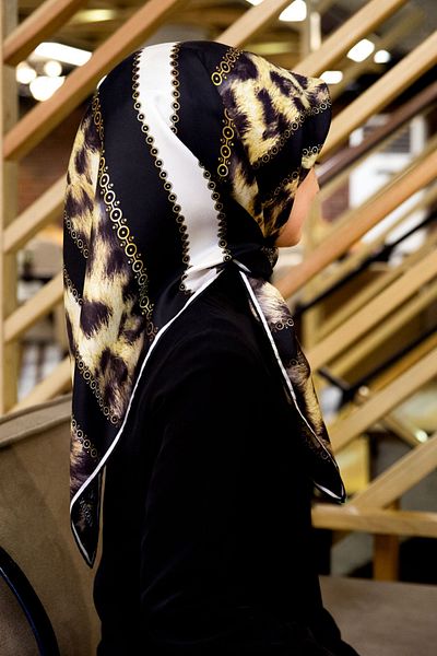Vissona Twill Silk Leopard Pattern Μαύρο & Κρεμ 90x90 Φουλάρι Ράψιμο Χειροποίητο