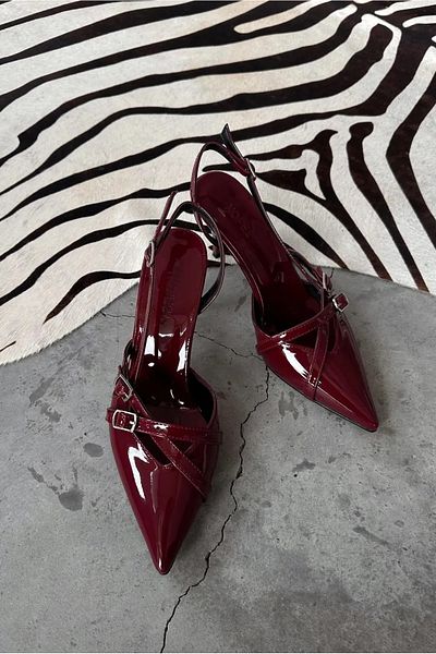 trendyes Model Stella - Pantofi Rumgays Stiletto cu cataramă din piele lacuită roșie claret