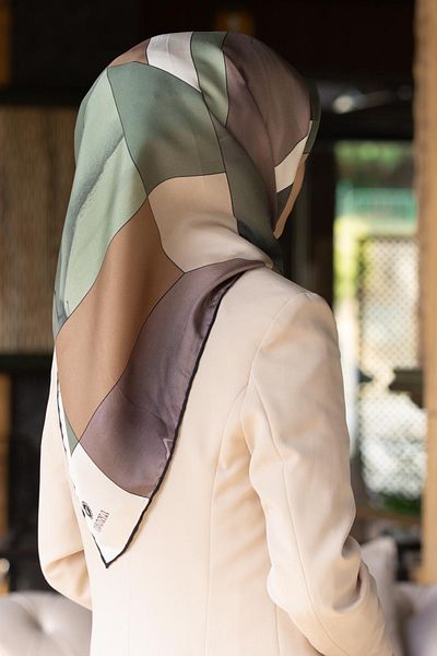 Vissona Γεωμετρικό σχέδιο 100% Twill Silk - Khaki Copper 90x90 Σχήμα ραπτικής κασκόλ: Ράψιμο στο χέρι