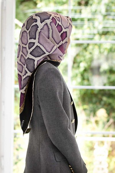 Vissona 100% Twill Silk Giraffe Patterned Dusty Rose - Powder Colored 90x90 Σχήμα ραπτικής κασκόλ: Ράψιμο στο χέρι