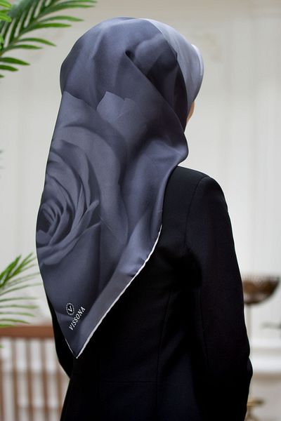 Vissona 100% Twill Silk Rose Pattern Γκρι - Ασημί Χρώμα 90x90 Σχήμα Ραπτικής Κασκόλ: Ράψιμο στο χέρι