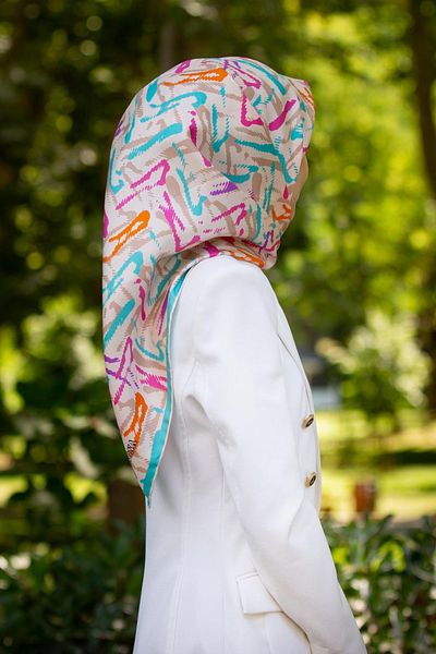 Vissona 100% Twill Silk Geometric Patterned Turquoise - Ροζ Χρώμα 90x90 Σχήμα Ραπτικής Κασκόλ: Ράψιμο στο χέρι