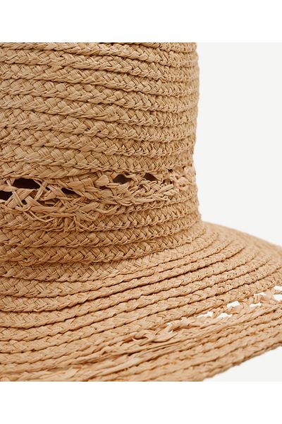 Yargıcı Chain Detailed Knitted Hat
