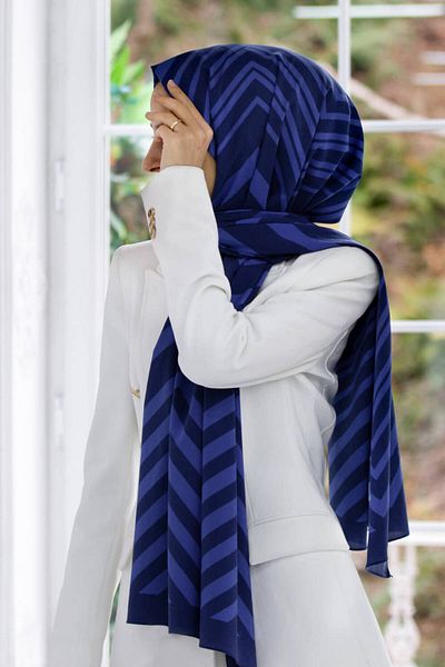 Vissona Πολυτελές Medina Silk Zigzag με σχέδιο Navy Blue Χρώμα 75x195 Ανθεκτικό σάλι Moss Crepe Τύπος ραφής Italian Di