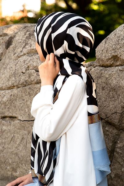Vissona Γυναικείο φρέσκο ​​μεταξωτό σάλι Baby Blue Black
