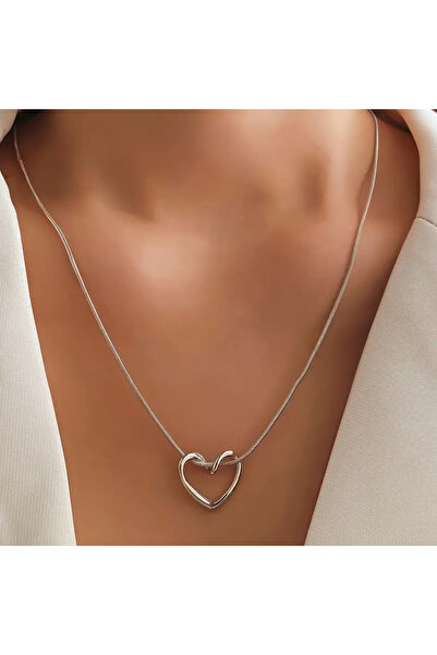 Monarque قلادة على شكل قلب بسيطة، من الفولاذ المقاوم للصدأ بتصميم عتيق