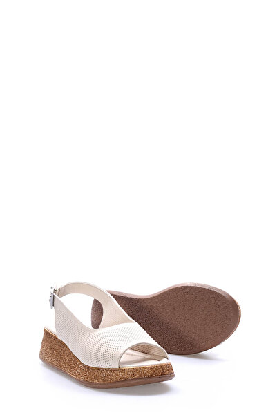 Ayakkabıhane صندل نسائي مريح من الجلد الطبيعي من الداخل والخارج باللون البيج ...