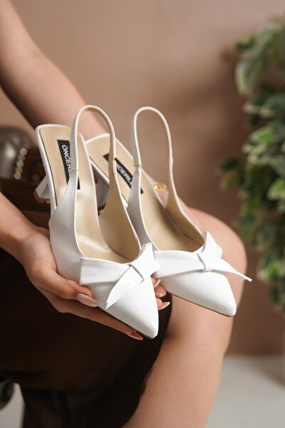 Öncerler Ayakkabı Λευκά λουστρίνι γυναικεία παπούτσια με φιόγκο με ανοιχτή πλάτη και τακούνι κύπελλο