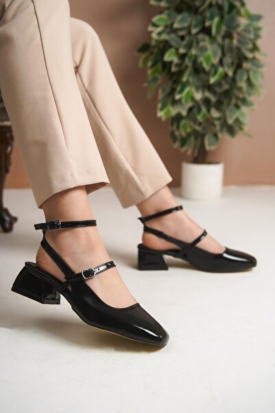 Öncerler Ayakkabı Black Patent Leather Women's Ankle Buckle Thick Heeled Shoes