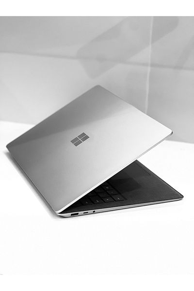 MICROSOFT Surface Laptop 2 Silver I5 11th 8 GB 256 GB Preowned