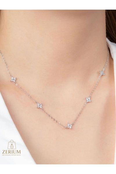 ZERİUM Minimalist Silver Flower Chain Necklace
