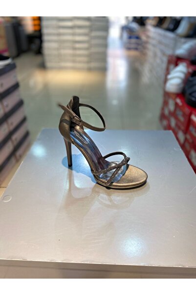 Alphus حذاء ساتان للسهرة مزين بشريط من PUNTO