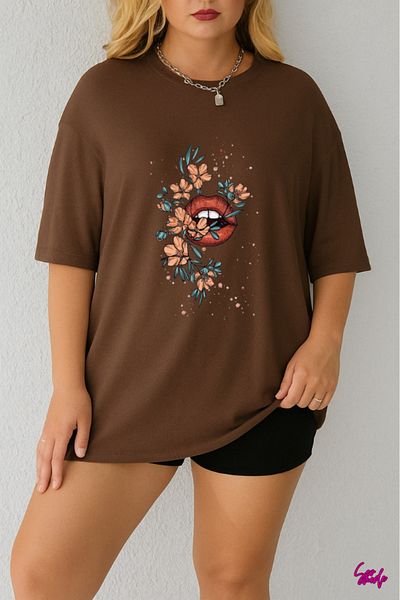 SevMode In the Cart, 1 T-Shirt Is a Gift for Purchases of 6 or More - Large Size T-Shirt with Floral Lip Print