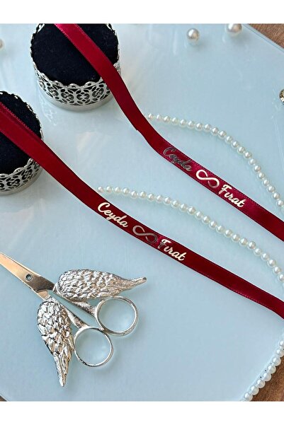 Atatuğ Hediyelik Kişiye Özel Bordo Saten Söz Kurdelesi – İncili & İsim Baskıl...