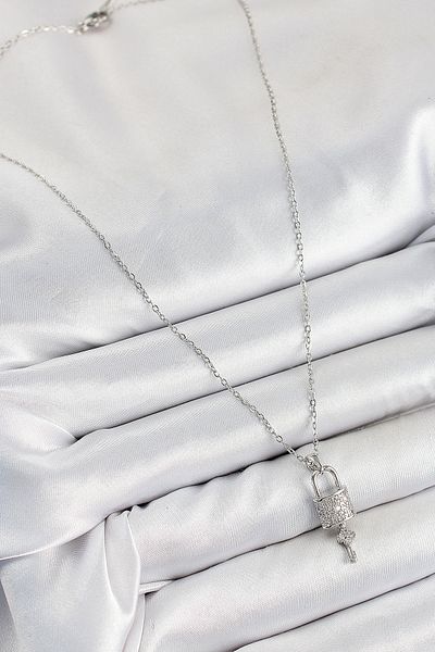 Store قلادة نسائية من الفولاذ 316L بحجر الزركون وقفل ومفتاح متدلي موديل فضي اللون