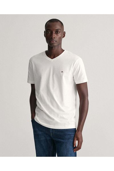 Gant تي شيرت Slim Fit Shield بفتحة رقبة على شكل حرف V