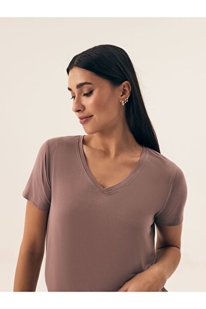 Henderson Minimalist, stylish women's pajama with V-neck that combines lightness with elegance| Noves