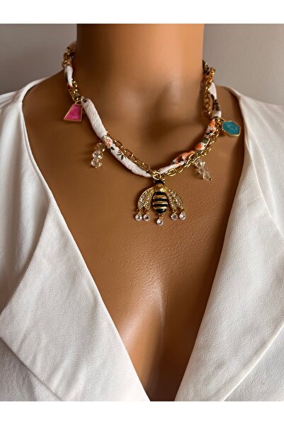 Aka Charm detaylı yazlık kumaş arılı kolye