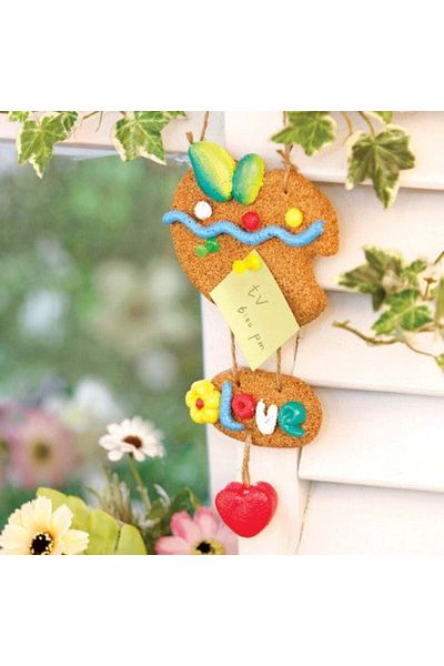 Tomy Clayzee creation set, with clay, glue, watercolors and cork board for children