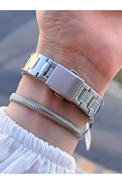 Daniel Klein Women's Wrist Watch+Bracelet with Numerals Dial 3 Atm Water Resistant 2 Years Warranty Kn046.Dk3