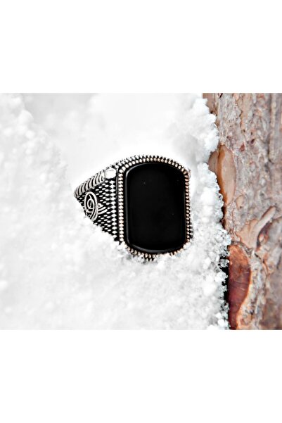 Tesbihane Tuğra İşlemeli Kare Oniks Taşlı 925 Ayar Gümüş Erkek Yüzük