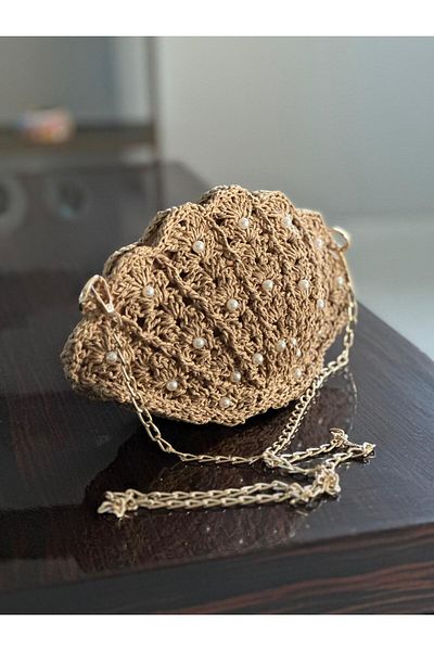 N QUEEN COLLECTION Hand Knitted Oyster Shaped Chain Strap Bag – Pearl Detailed