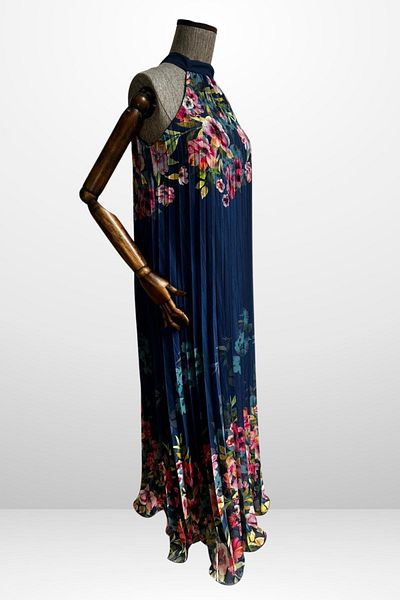 By Saygı Rochie lungă din șifon plisat căptușită cu modele florale