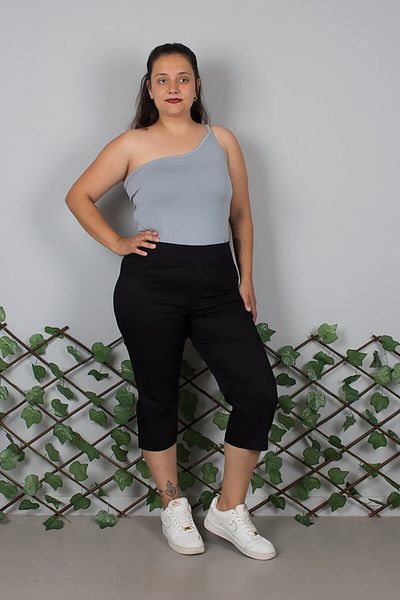 Truva XXL Plus Size Black Denim Capri Pants – Comfortable and Stylish Design