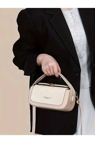 ÇANTA حقيبة كتف نسائية كلاسيكية صغيرة من البولي يوريثان باللون البيج مع أجزاء...