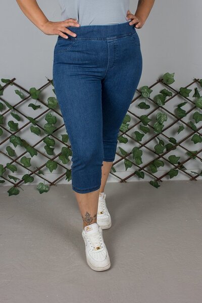 Truva XXL Plus Size Blue Denim Capri Pants – Comfortable and Stylish Design