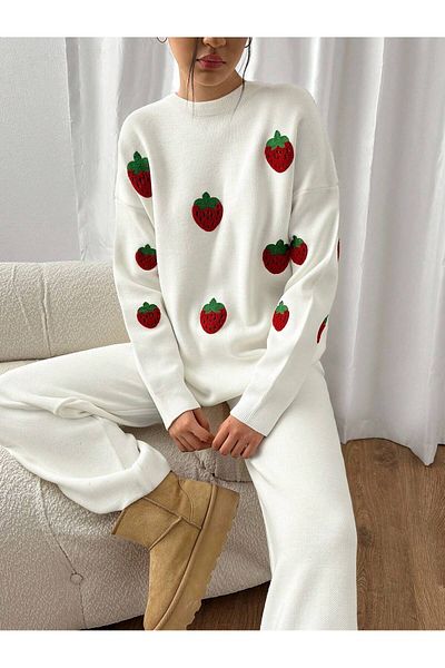 hidafashion Strawberry Embroidered Knitting Set