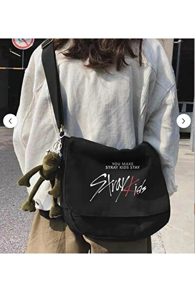 Minga London Geantă Messenger neagră cu imprimeu Stray Kids -Ghostella