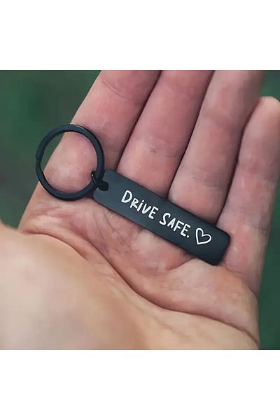 saratremo Elegant Keychain Engraved 'Drive Safe' with Heart